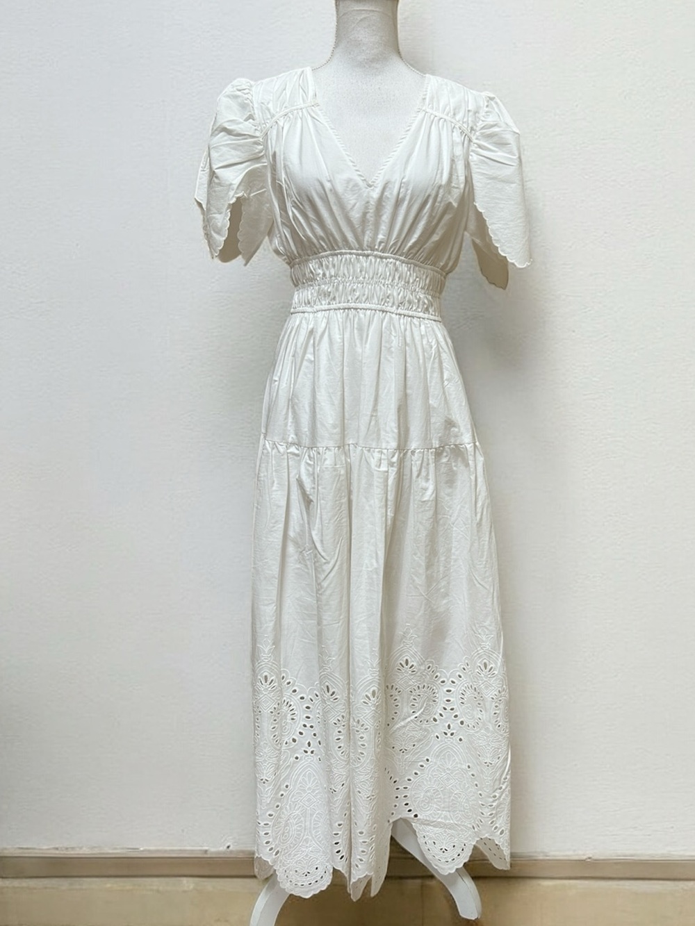 Moon River White Floral Embroidered Tiered Eyelet Puff Sleeve V Neck Maxi Dress - Picture 4 of 16
